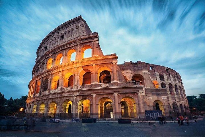 Create The Rome Tour in Private Golf Cart Choosing Each Stop