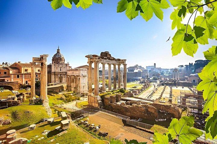 Create The Rome Tour in Private Golf Cart Choosing Each Stop