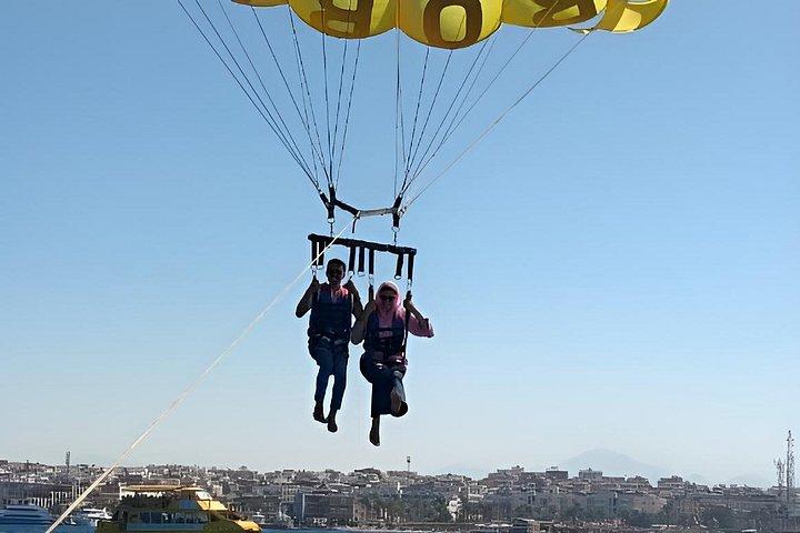 フルガダの紅海上空パラセーリングアドベンチャー