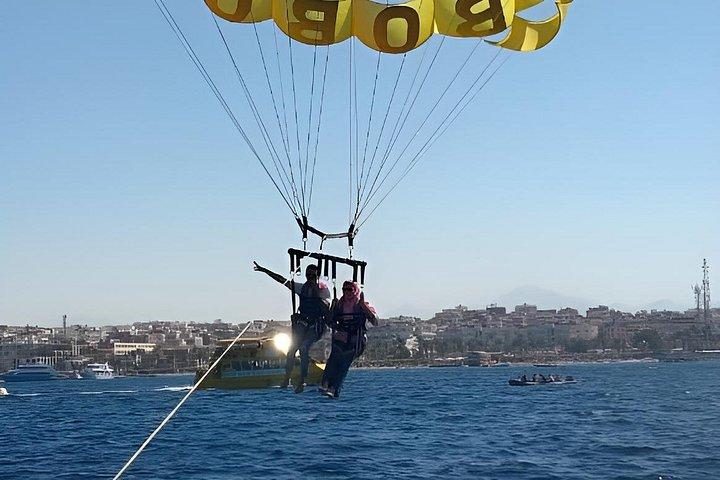 フルガダの紅海上空パラセーリングアドベンチャー