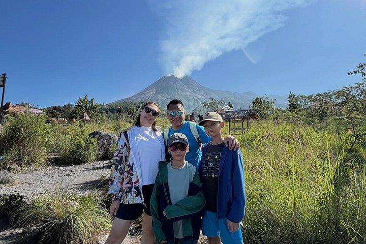 ジョグジャカルタ:ムラピ火山4WDジーププライベート日帰りツアー