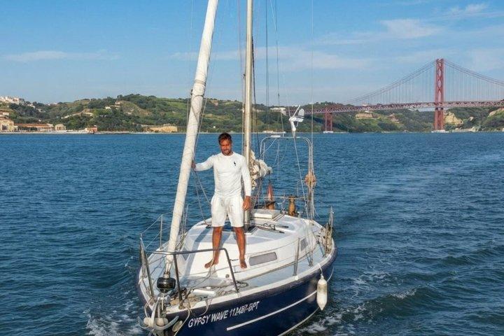 Lisboa Sunset Private Sailing com Open Bar & Pizza