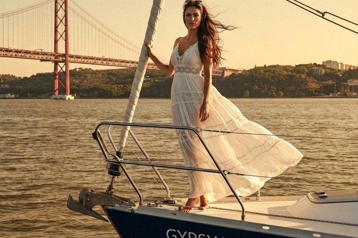 Lisboa Sunset Private Sailing com Open Bar & Pizza