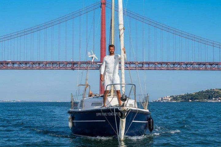 Lisboa Sunset Private Sailing com Open Bar & Pizza