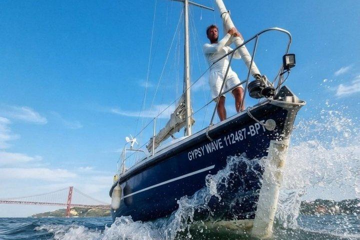 Lisboa Sunset Private Sailing com Open Bar & Pizza