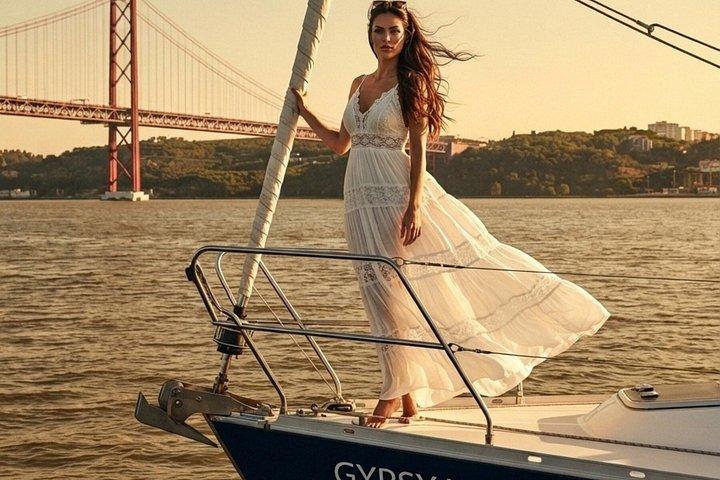 Lisbon Afternoon Private Sailing with Open Bar & Pizza