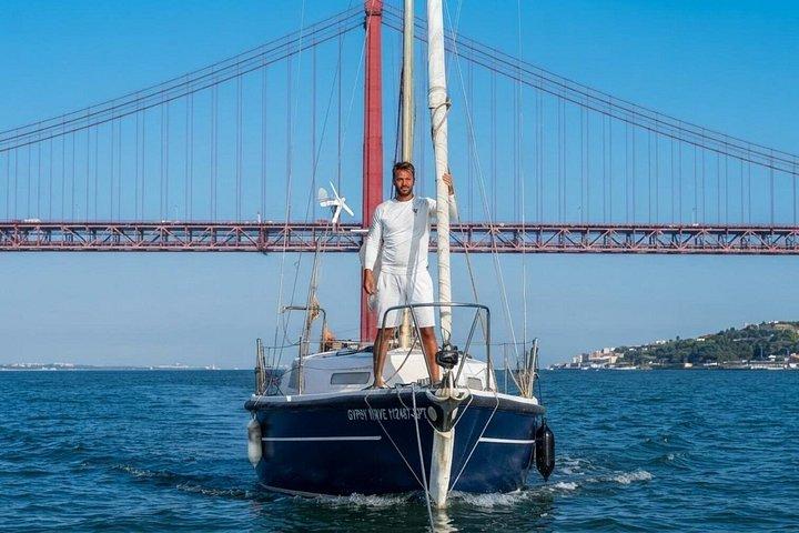 Lisbon Afternoon Private Sailing with Open Bar & Pizza