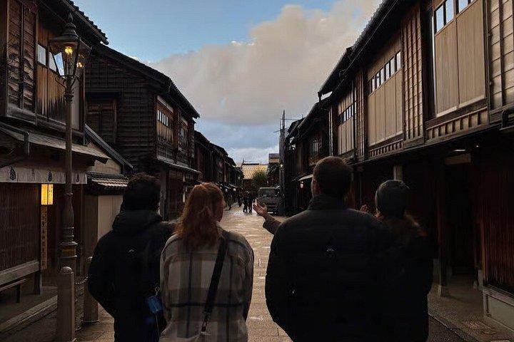 金沢フードツアー：近江町市場＆芸者街