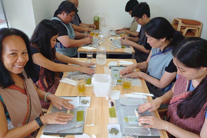 大阪で抹茶ともち日本語菓子作り教室