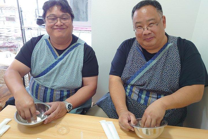 大阪で抹茶ともち日本語菓子作り教室