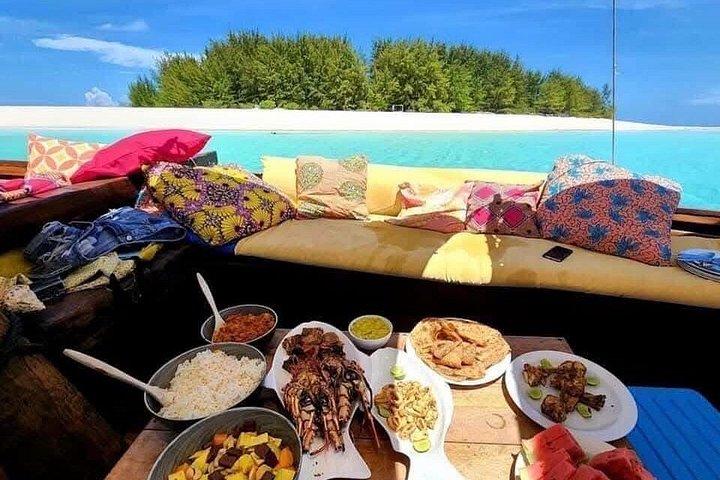 Schwimmen mit Delfinen in MNEMBA
