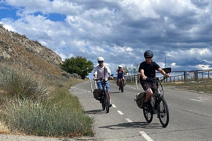 Anmeldelser af Kelowna E-Bike Adventure og Axe Throwing Experience