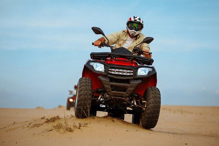 砂漠サファリ、砂丘バッシング、サンドボード、ATVオプション付きラクダ