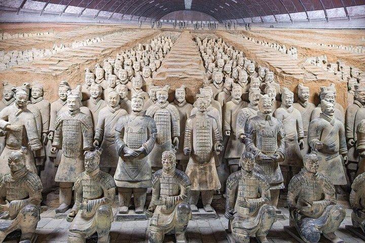 西安テラコッタ軍と華慶宮見学団子ランチ付き