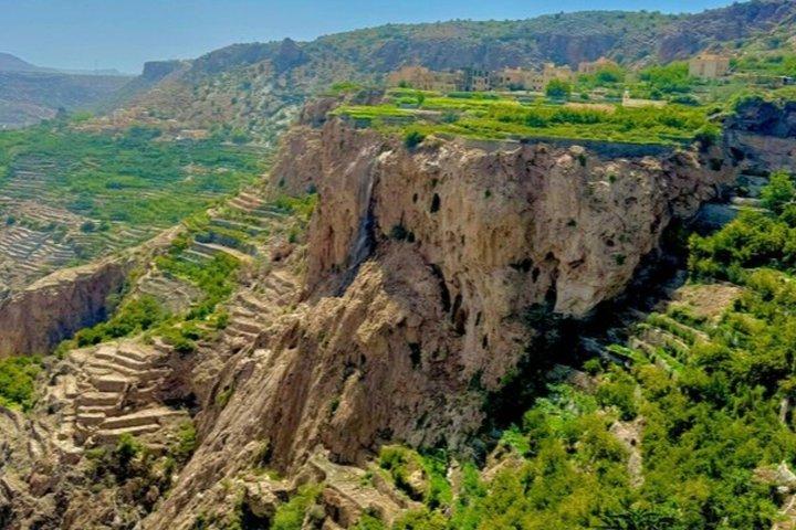 Shared Nizwa and Jebel Akhdar Tour with Local Guide