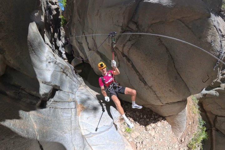 テネリフェのフェラタ通りにある初心者向けバーティカルアドベンチャーパーク