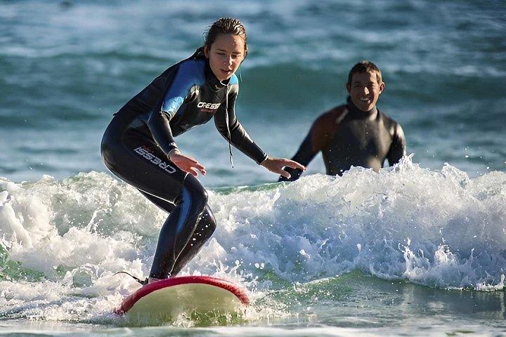 プラヤ・ラス・アメリカスでサーフィンを体験しよう