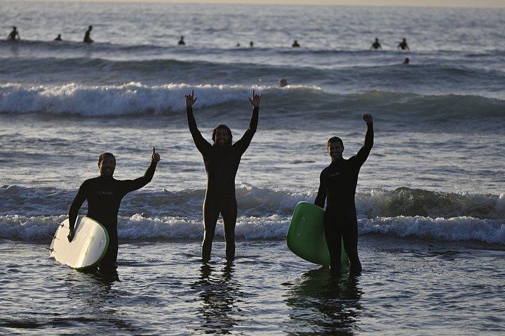 プラヤ・ラス・アメリカスでサーフィンを体験しよう