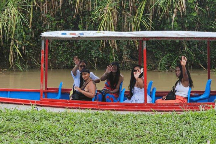 コスタリカのプライベートドライバー付き複数日旅行プラン