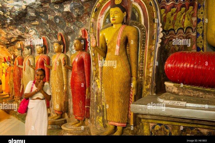 Three Temples Visit and Kandy City Exploration Private Tour