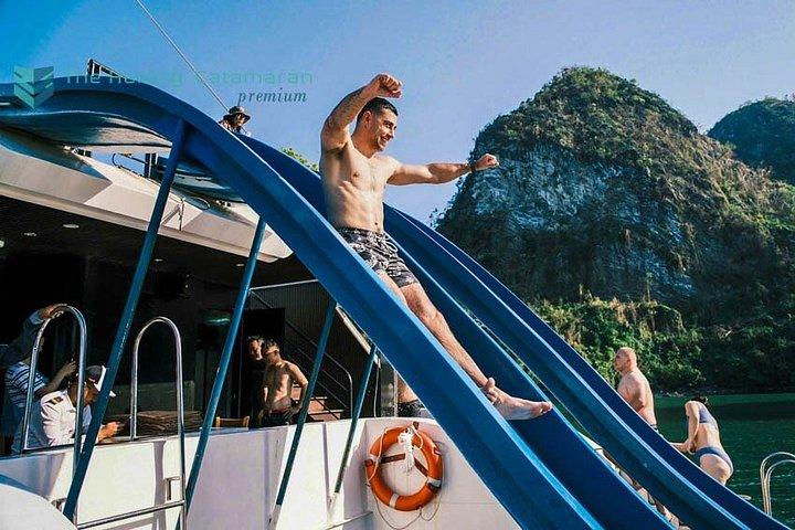 ハノイからランハ湾へハロンカタマラン豪華クルーズ