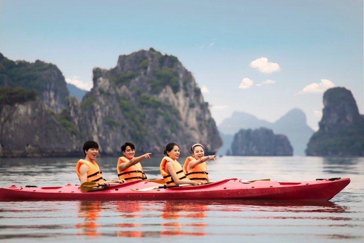 Croisière panoramique d'une journée sur la baie de Bai Tu Long au départ du port d'Halong