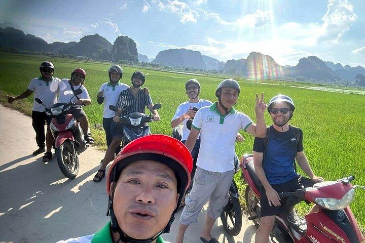 ハノイ発ニンビン隠れ宝石バイクツアー