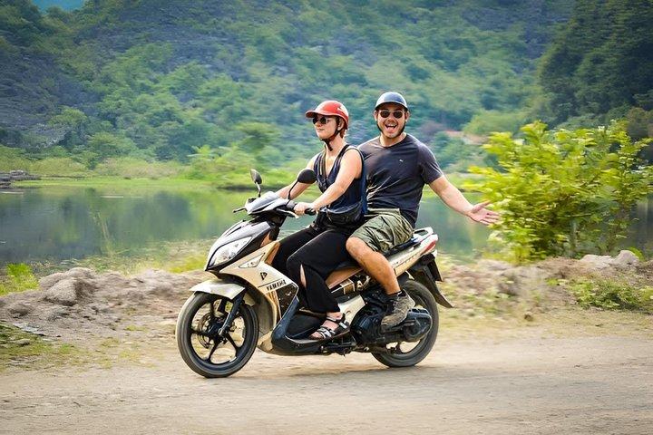 ハノイ発ニンビン隠れ宝石バイクツアー