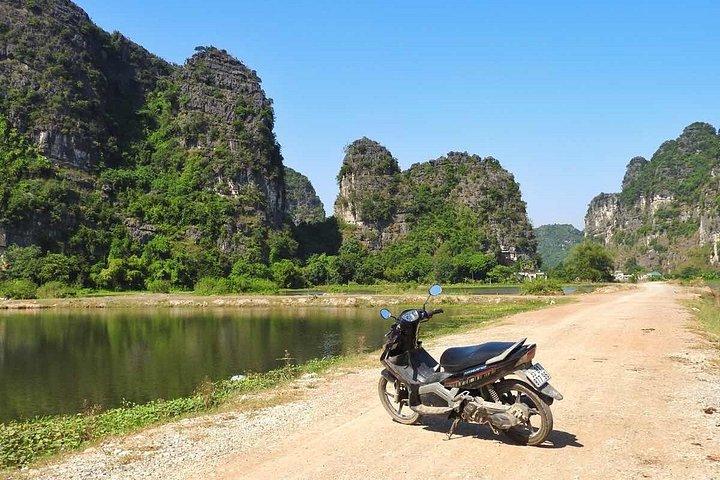 ハノイ発ニンビン隠れ宝石バイクツアー