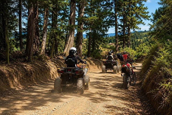 メデジンの山々を巡るATVアドベンチャーツアー