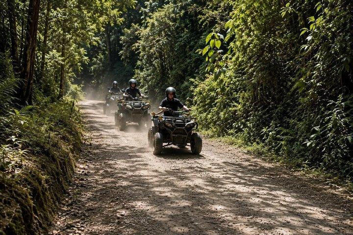 メデジンの山々を巡るATVアドベンチャーツアー