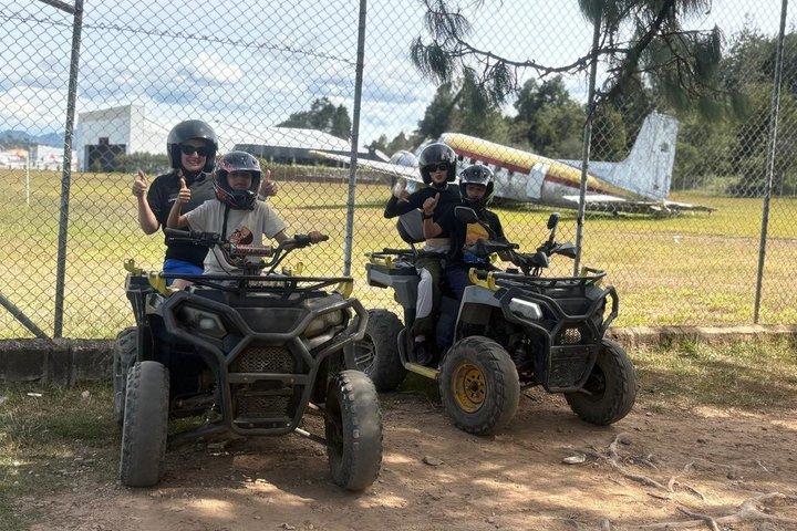 メデジンの山々を巡るATVアドベンチャーツアー