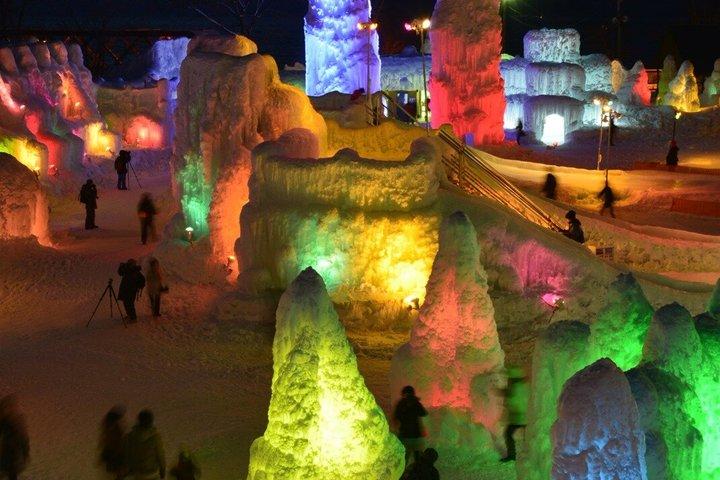 アイスアートとイルミネーションで楽しむ支笏湖氷まつりツアー