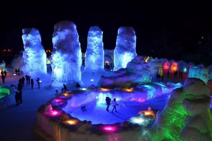 アイスアートとイルミネーションで楽しむ支笏湖氷まつりツアー