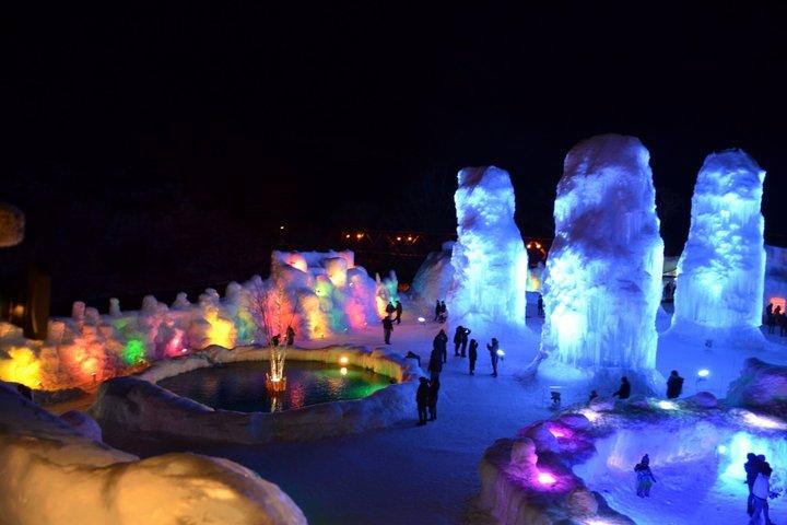 アイスアートとイルミネーションで楽しむ支笏湖氷まつりツアー