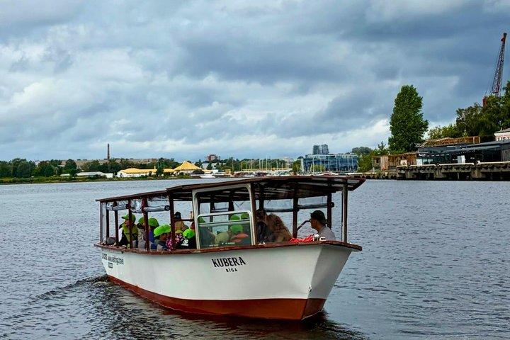 Riga：オーディオガイド付き歴史的運河ボートツアー
