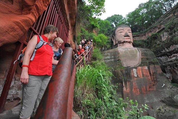 楽山仏と黄龍渓水上街観光（ランチ付き）