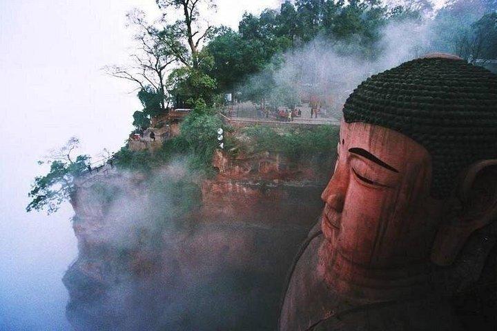 楽山仏と黄龍渓水上街観光（ランチ付き）