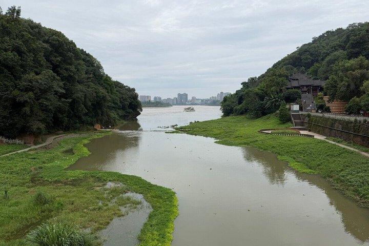 楽山仏と黄龍渓水上街観光（ランチ付き）