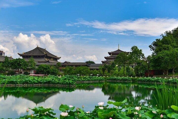 楽山仏と黄龍渓水上街観光（ランチ付き）