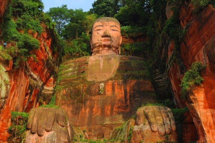 楽山仏と黄龍渓水上街観光（ランチ付き）