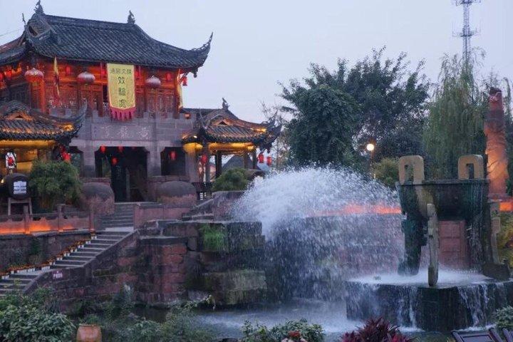 楽山仏と黄龍渓水上街観光（ランチ付き）