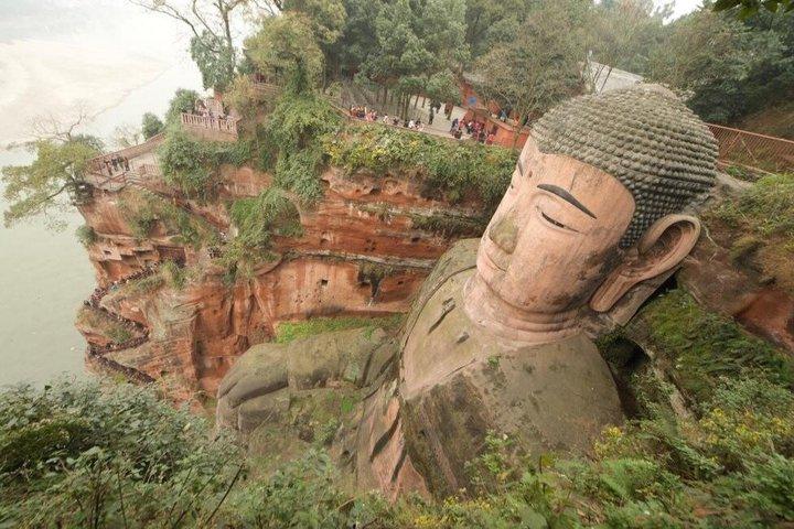 楽山仏と黄龍渓水上街観光（ランチ付き）