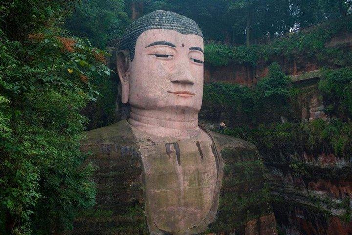 楽山仏と黄龍渓水上街観光（ランチ付き）