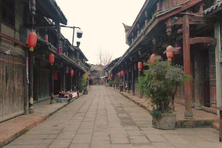 楽山仏と黄龍渓水上街観光（ランチ付き）