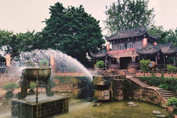 楽山仏と黄龍渓水上街観光（ランチ付き）