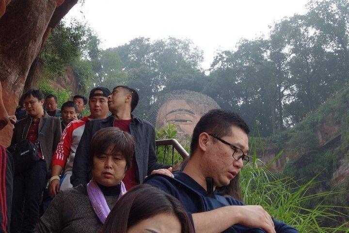 楽山仏と黄龍渓水上街観光（ランチ付き）