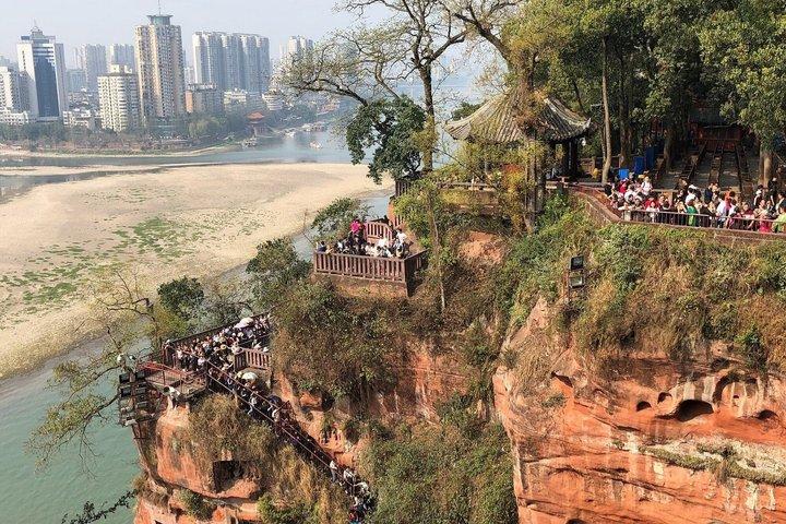 楽山仏と黄龍渓水上街観光（ランチ付き）