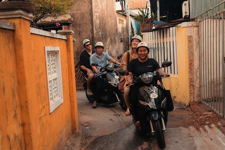ホイアン：電動バイクで巡るクラフト村と田舎の島々