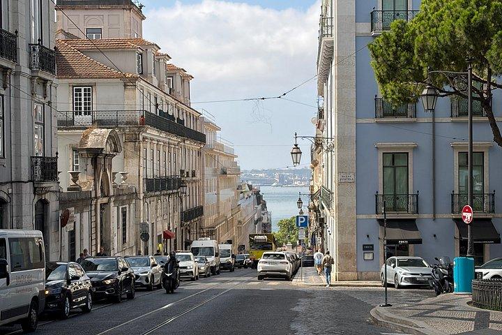 Private Driver Custom Route: Lisbon, Sintra & more Tailored Tour
